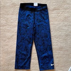 Nike pro cropped workout pants